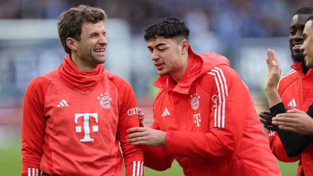 拜仁3连大胜可喜，纸糊后防被鱼腩捅穿让枪手偷笑