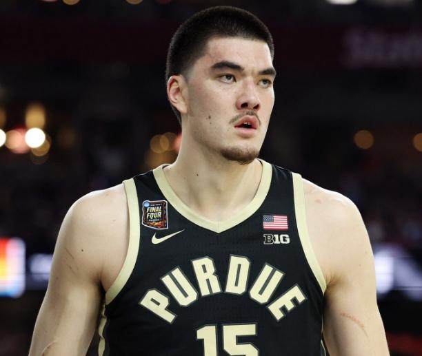 1712653824769026927.png kaiyun体育-周志豪空砍37分失冠 黄皮肤中锋能否再次征服NBA?