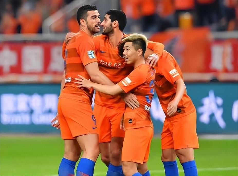 kaiyun体育-鲁能冬训补强就剩下一个悬念！中卫位置或迎来新大鱼，值得期待